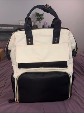 Versatile Black & Cream Multi-use Backpack Tote with lunch box NWOT